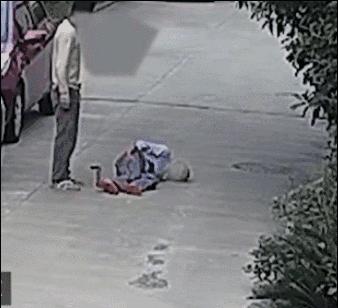 踹老人涉嫌寻衅滋事罪,踹人被刑拘事件