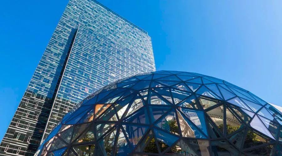 世界首富贝佐斯采访视频,世界首富贝索斯给年轻人的建议