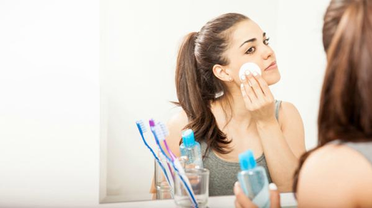 脸脏可以用洗面奶吗,清理脸上的毛孔和脏东西洗面奶