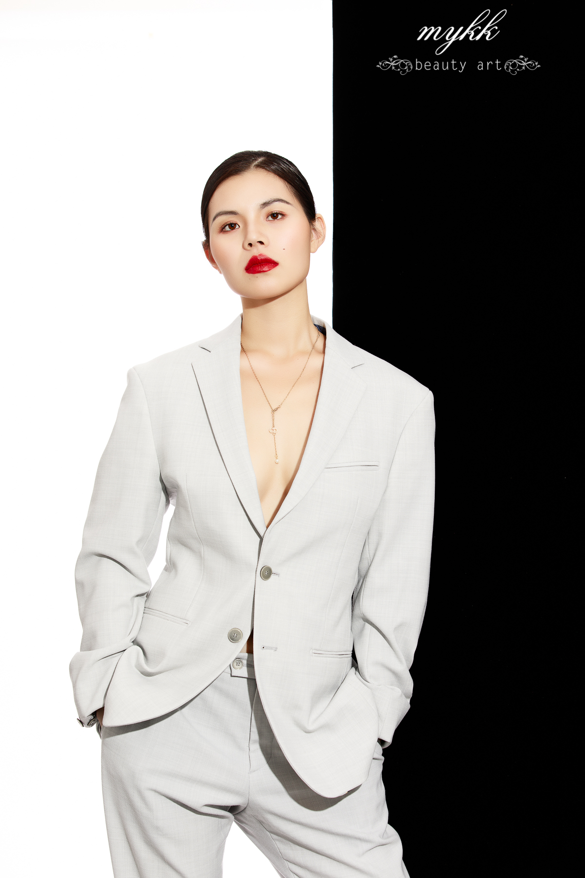 白背景有几种布光拍法,拍人像布光技巧有哪些