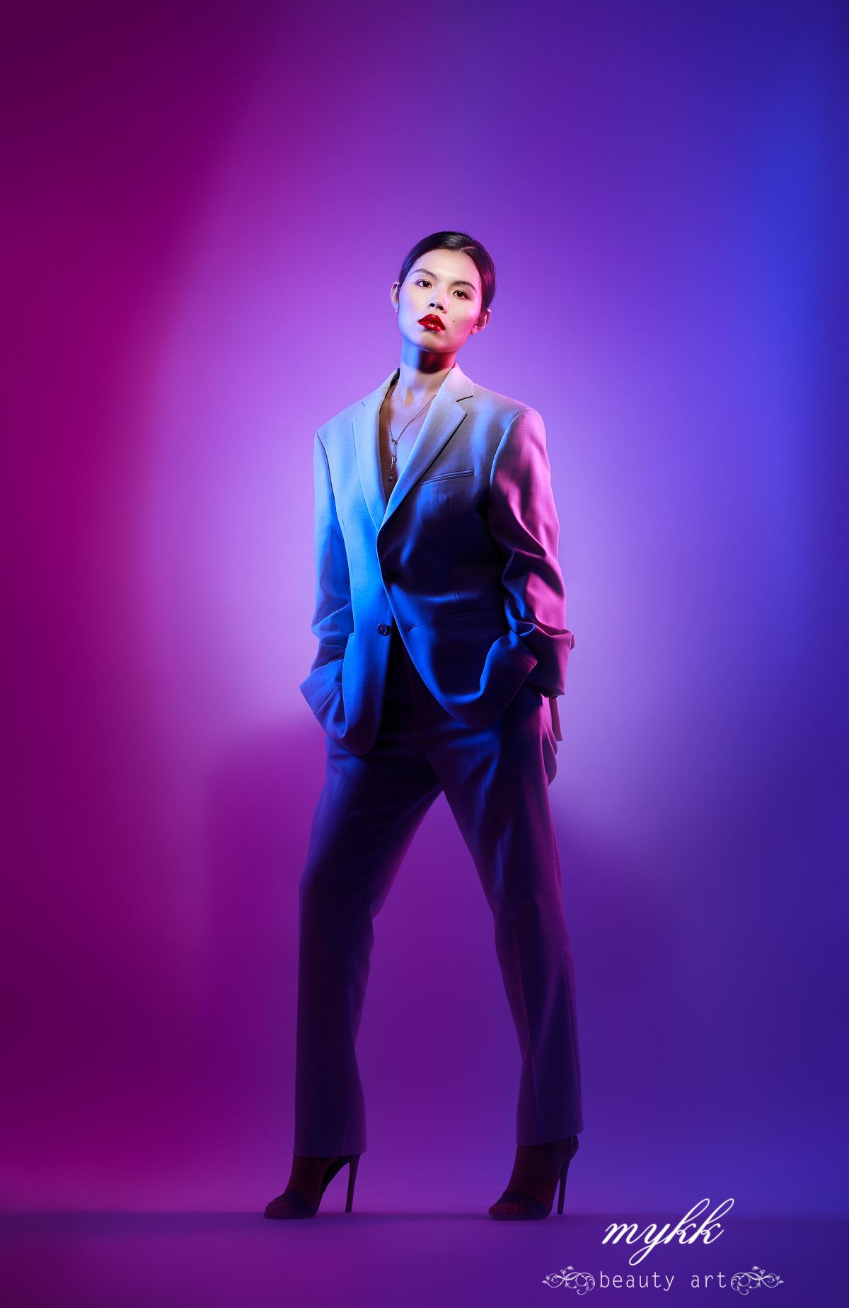 白背景有几种布光拍法,拍人像布光技巧有哪些