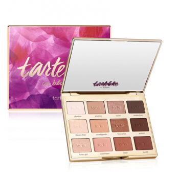 在化妆台上化妆,在化妆台上面化妆