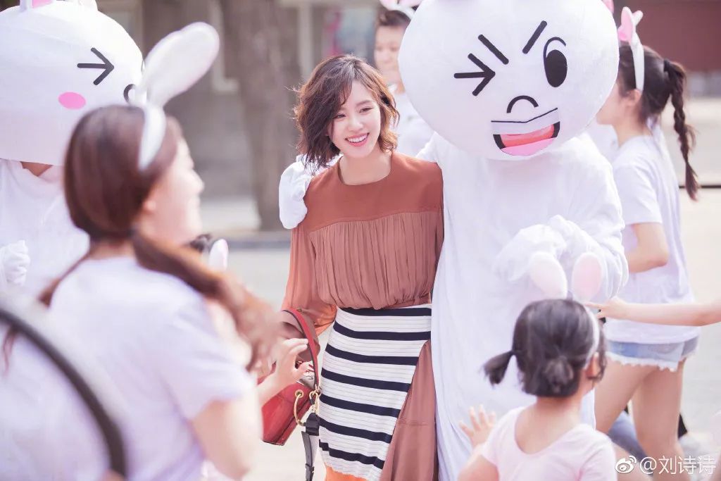 刘诗诗波浪卷发型怎么烫,刘诗诗最新发型羊毛卷