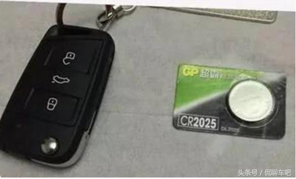 车没电了驾驶门也打不开,车子很久没开门打不开了该怎么办