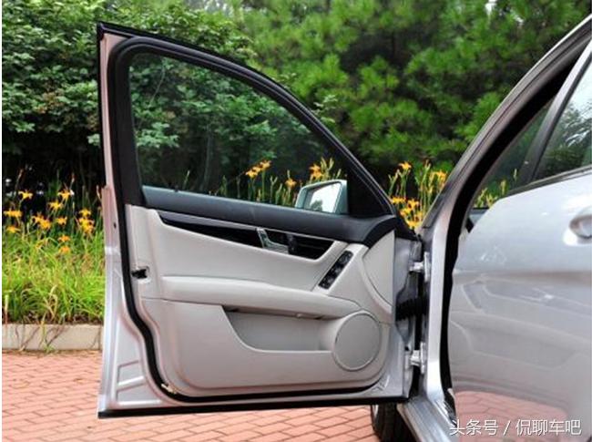 车没电了驾驶门也打不开,车子很久没开门打不开了该怎么办