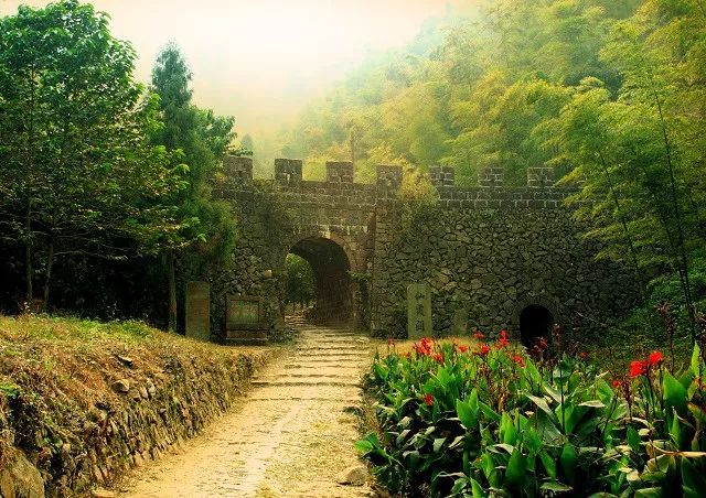 杭州西湖人少景美的地方,济南人少景美的地方