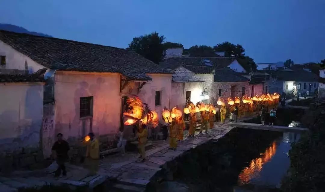 杭州西湖人少景美的地方,济南人少景美的地方