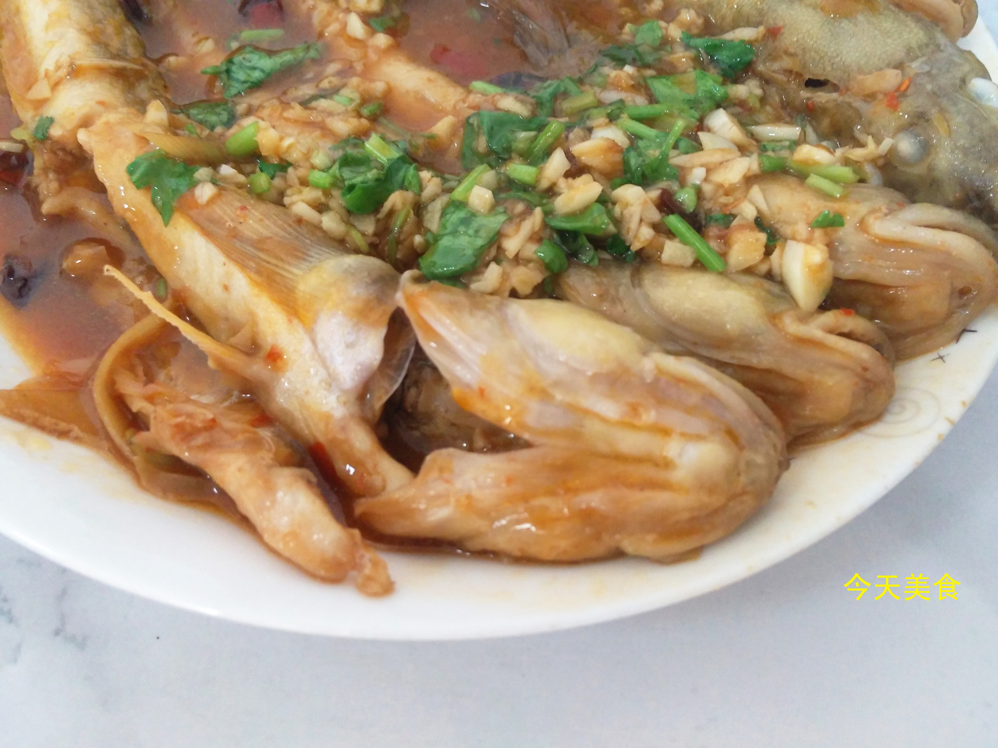 秋天最爱“胖头鱼”，它长得胖，有一个大头，骨软刺少就是好吃！