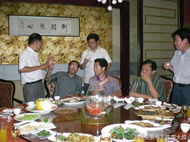 饭局酒桌套路技巧,中国酒桌十大饭局