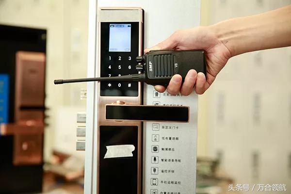 智能锁特斯拉线圈测试,特斯拉线圈接触智能锁反应