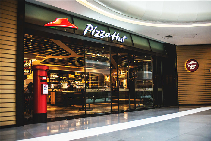 靠着披萨走天下的必胜客,在中国也不得不低头,消费者却不买单