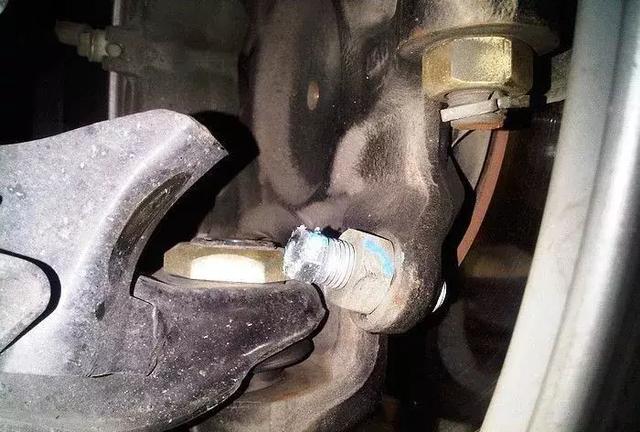 方向盘异响是什么原因怎么解决,dx3方向盘管柱异响解决办法