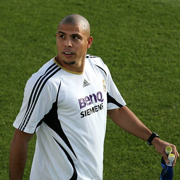 世界公认四大球王上篇,世界四大公认足球球王是谁