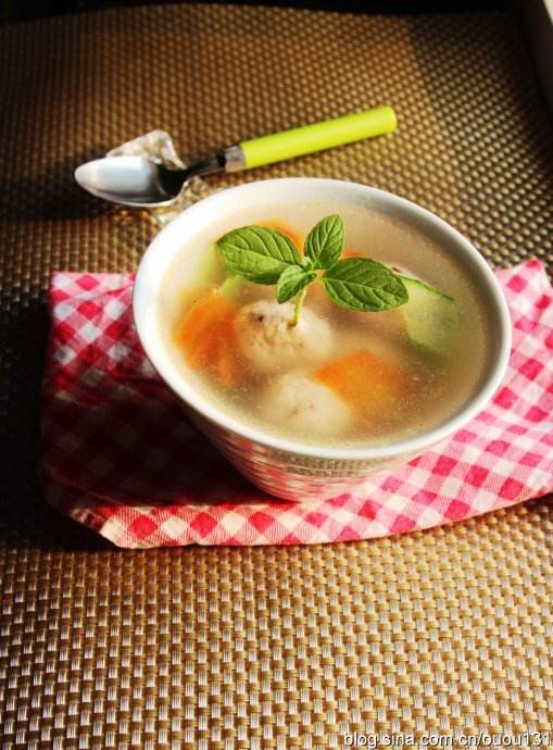 荸荠既可作为水果，又可算作蔬菜，被称为“江南人参”