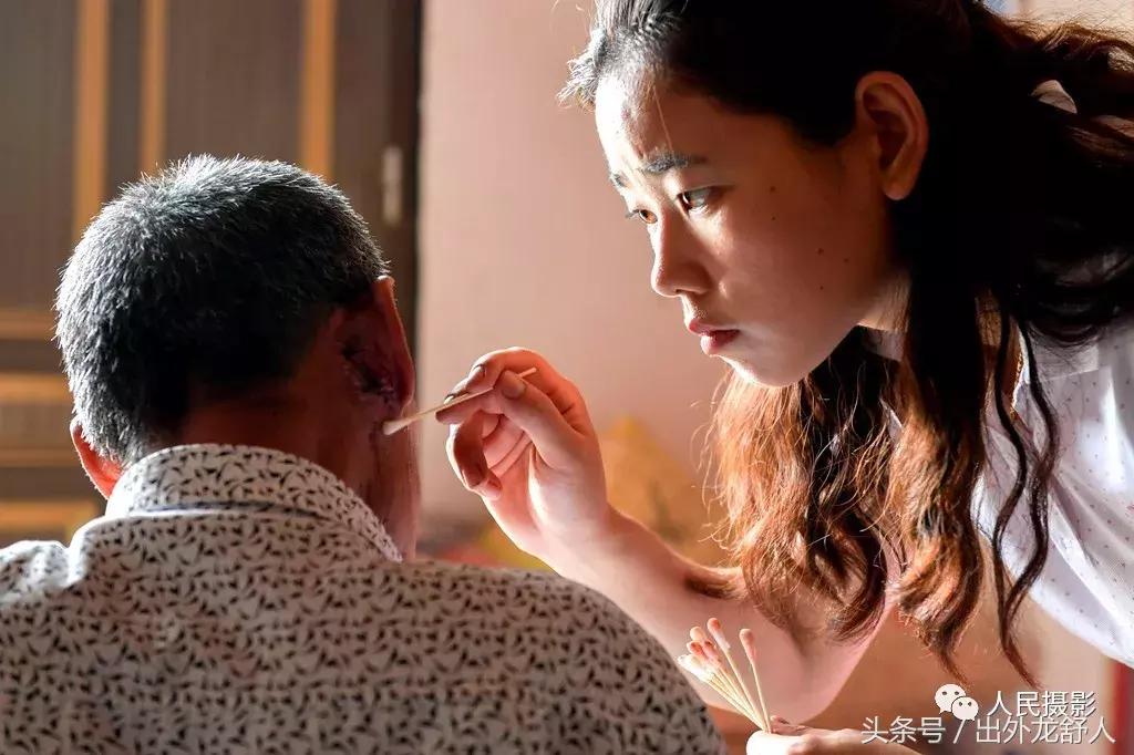 安徽舒城:照片感动无数人!获全国首届孝老爱亲摄影大赛一等奖