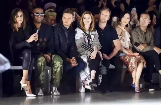 冬天还没到就开始穿羽绒服了,宫斗羽绒服