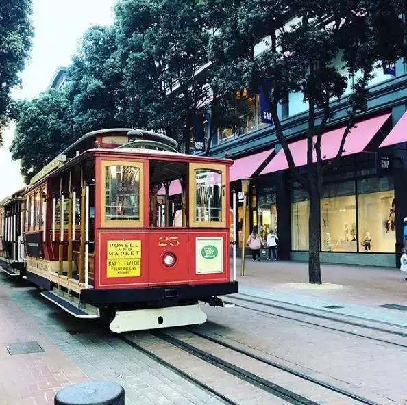 一个保姆游20多个国家,住七星酒店,吃米其林餐厅还拿年薪60万!