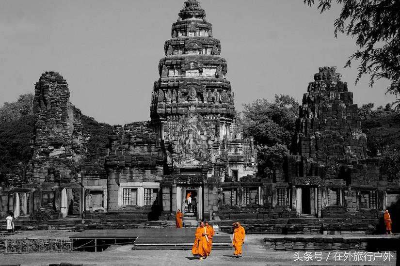 不去普罗旺斯和柬埔寨，千元飞到泰国看最美向日葵田和高棉遗址