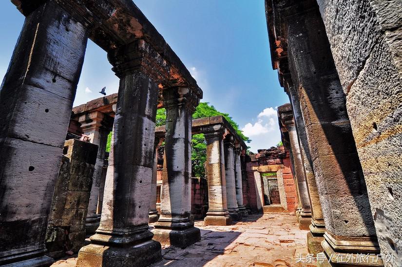 不去普罗旺斯和柬埔寨，千元飞到泰国看最美向日葵田和高棉遗址