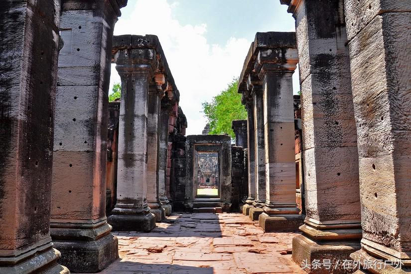 不去普罗旺斯和柬埔寨，千元飞到泰国看最美向日葵田和高棉遗址