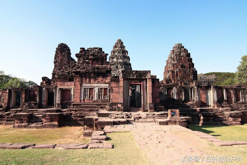 不去普罗旺斯和柬埔寨，千元飞到泰国看最美向日葵田和高棉遗址