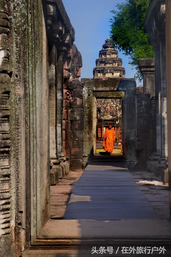 不去普罗旺斯和柬埔寨，千元飞到泰国看最美向日葵田和高棉遗址