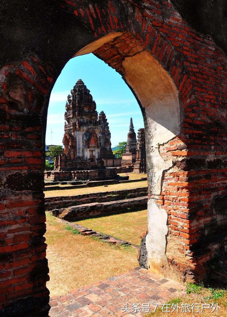 不去普罗旺斯和柬埔寨，千元飞到泰国看最美向日葵田和高棉遗址