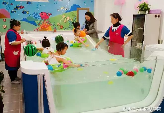 婴儿游泳馆加盟品牌哪个好,伊亲儿童游泳馆加盟多少钱