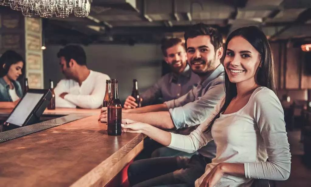 开一个酒吧需要什么,想开个酒吧有什么建议