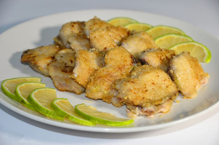 怎么煎鱼不粘锅放两次油,煎鱼要怎么样才不溅油到外面