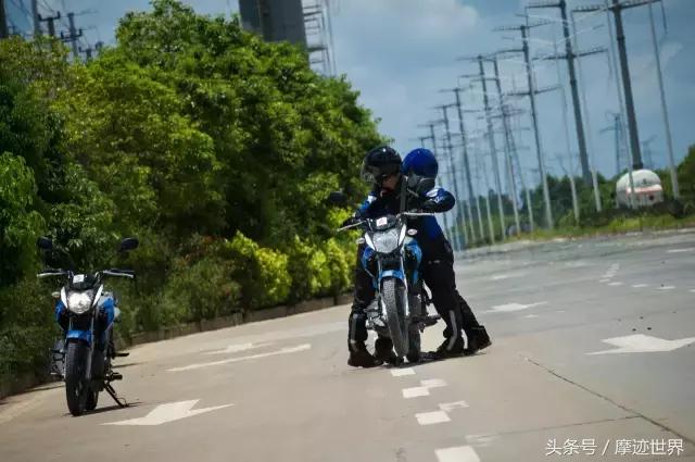 125摩托车满油能跑多少公里,125摩托车一箱油加7.3升油