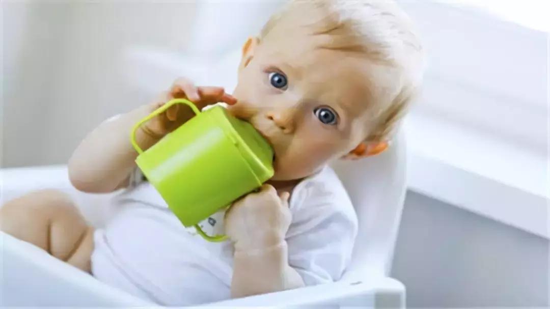 喂母乳婴儿没吃饱的表现,宝宝有点贫血如何添加辅食