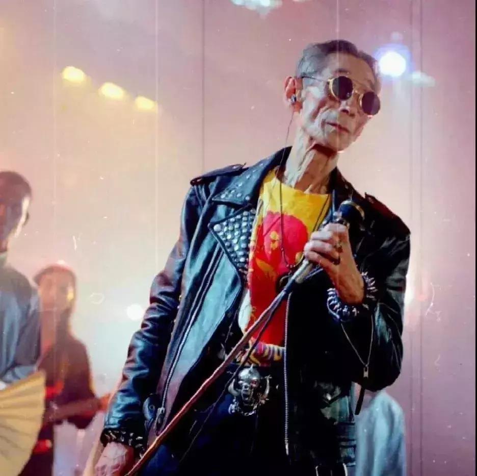 天津最奇葩的便利店 (天津水上公园奇葩跳舞视频)