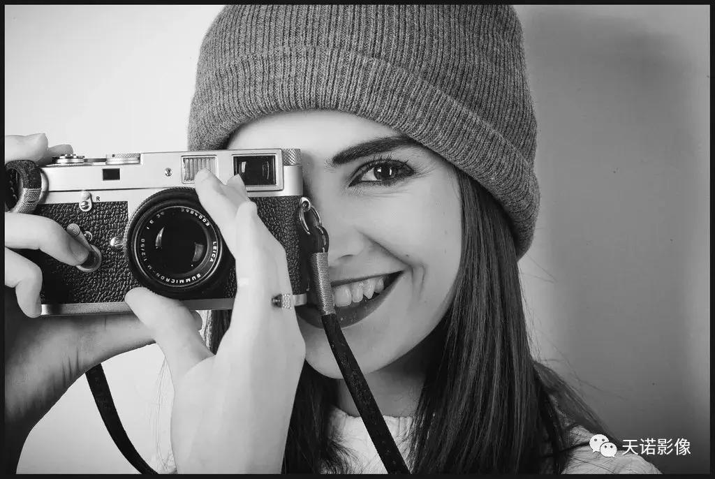 徕卡最新机型,徕卡推出首款智能手机