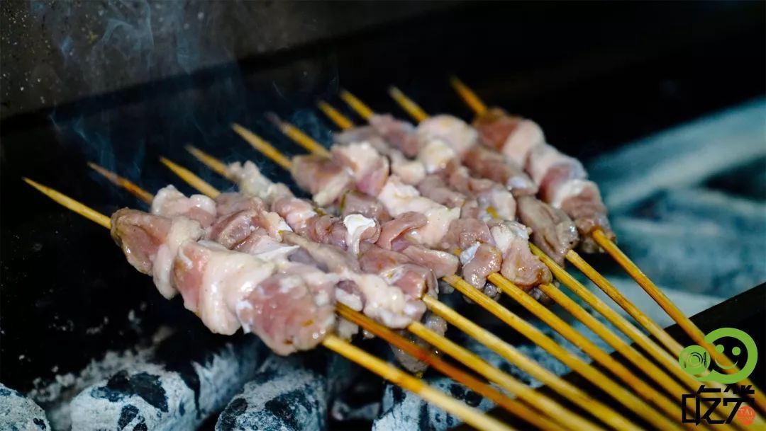 烧烤来了！地道*疆新**味藏在这里！全羊席、川菜包圆！