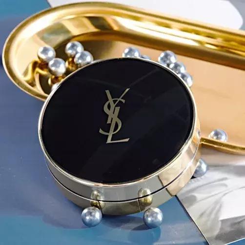 我们找了3位不会化妆的手残妇女，5分钟后变成了这样……