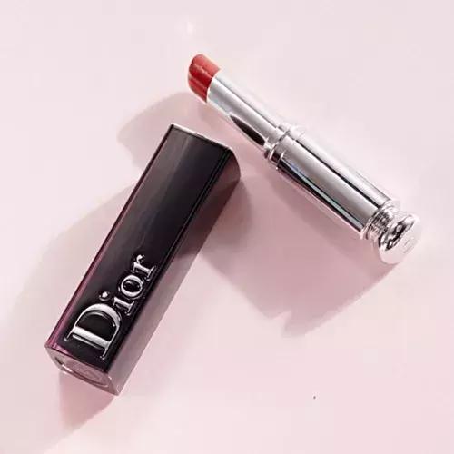 我们找了3位不会化妆的手残妇女，5分钟后变成了这样……