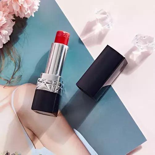 我们找了3位不会化妆的手残妇女，5分钟后变成了这样……