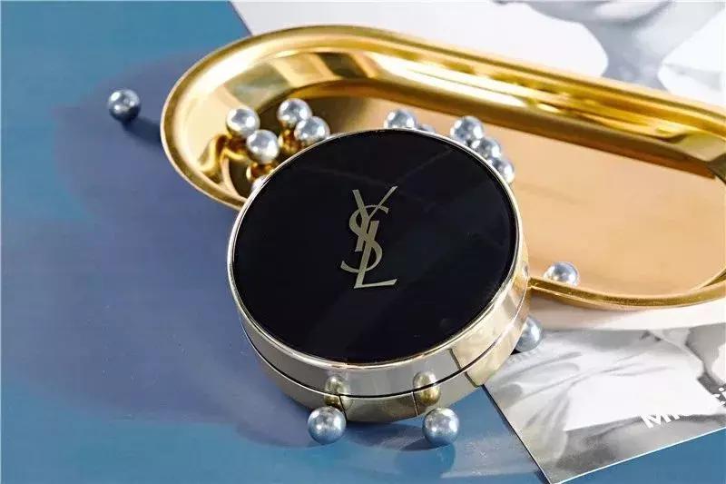 我们找了3位不会化妆的手残妇女，5分钟后变成了这样……