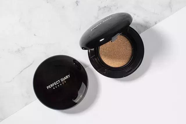 我们找了3位不会化妆的手残妇女，5分钟后变成了这样……