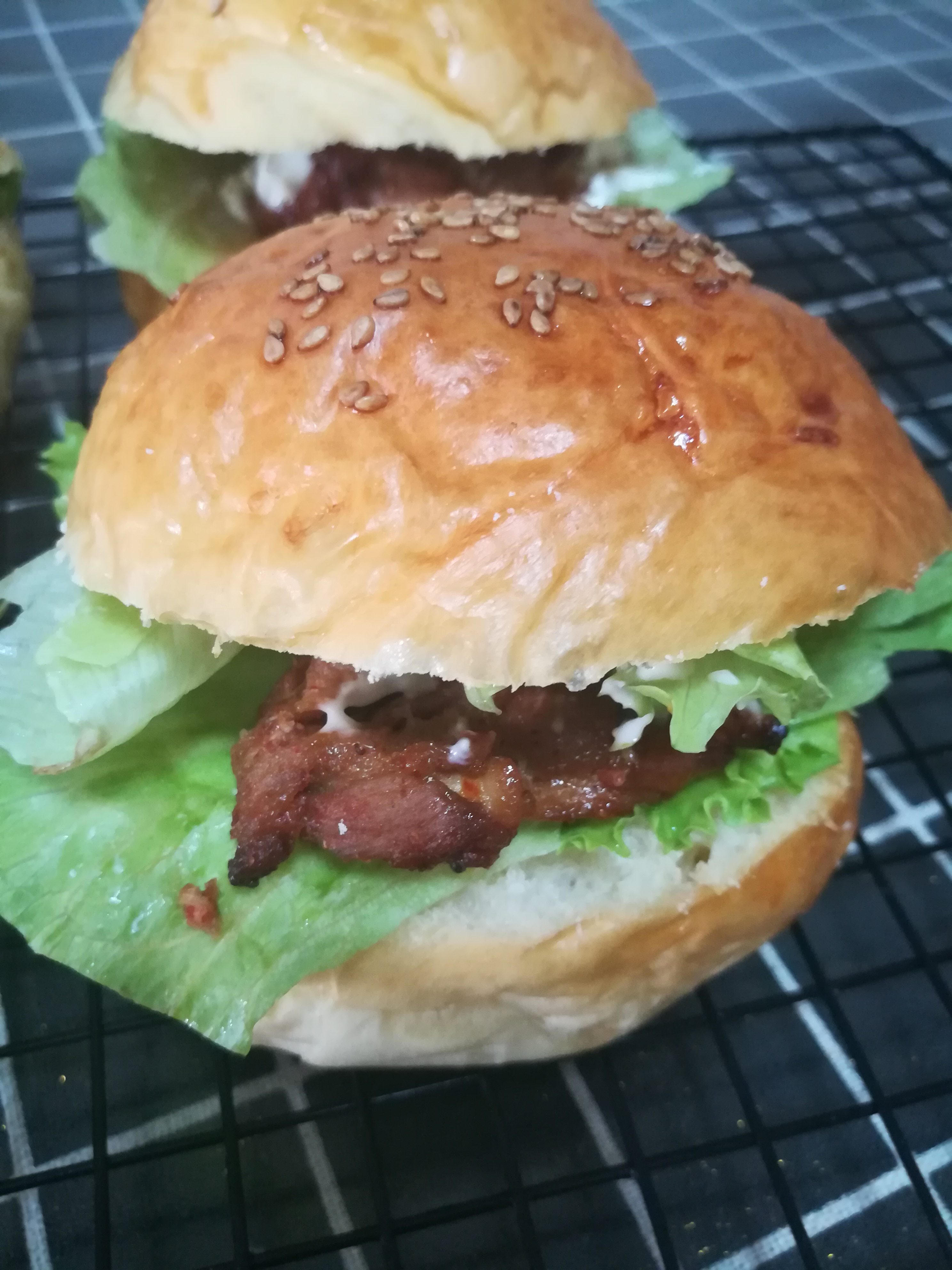 kfckfc,肯德基麦辣鸡腿汉堡做法