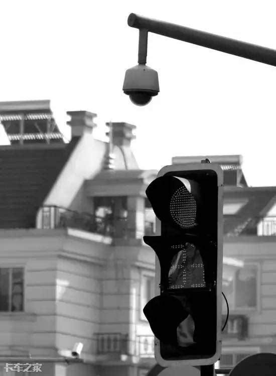 电子警察抓拍的违法行为有哪些,电子警察的违法拍照指的是什么