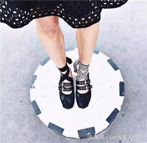 马丁靴搭配什么穿才好看,马丁鞋上面怎么搭配好看呢