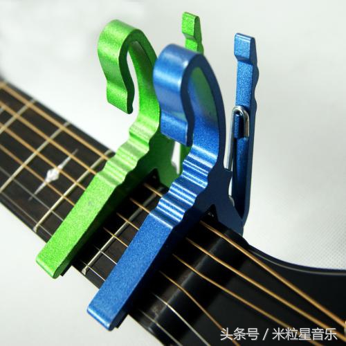 吉他初学者变调夹的使用方法,吉他初学者怎么用变调夹