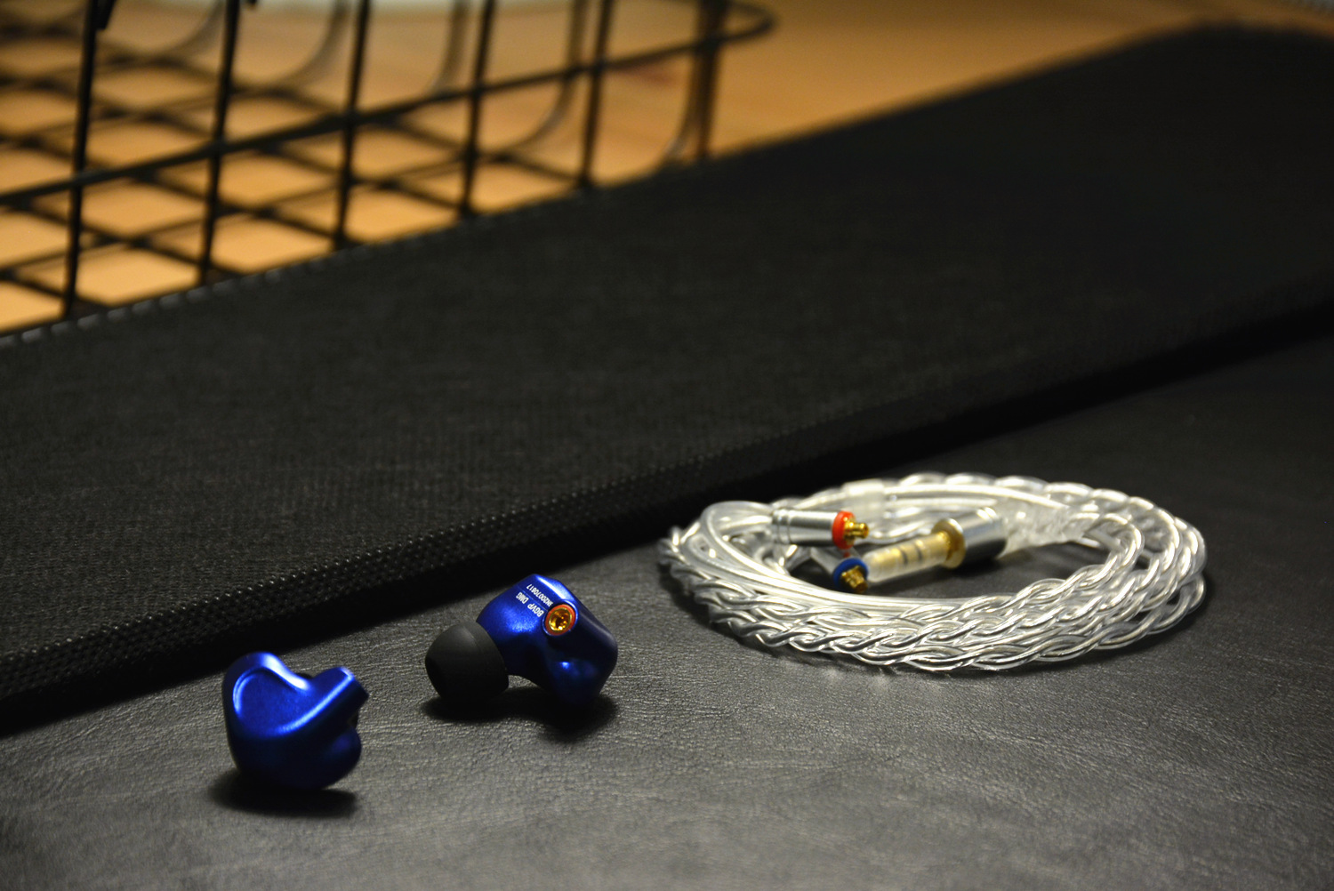 罕见六单元圈铁,线材可换,风格能调,BGVPDMG发烧级耳机体验