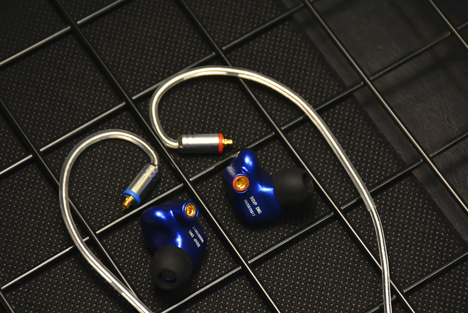 罕见六单元圈铁,线材可换,风格能调,BGVPDMG发烧级耳机体验