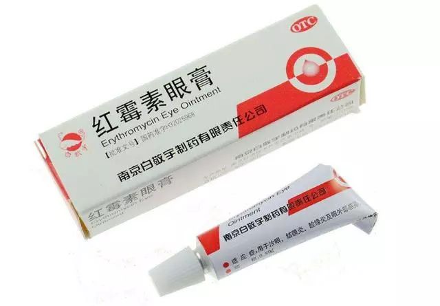 嘴唇干燥脱皮怎么快速去除,嘴唇一直干裂脱皮使嘴唇变丑