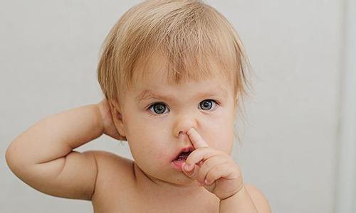 宝宝鼻子里有鼻屎怎么清理,宝宝鼻子的鼻屎怎么清理