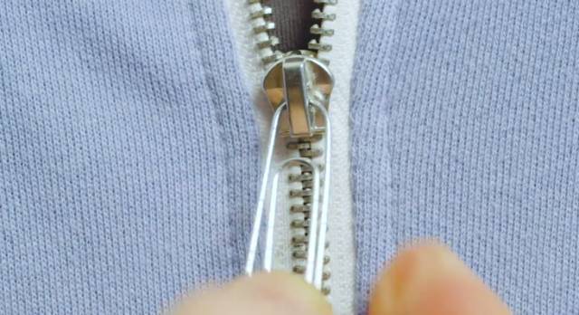 拉链拉过去不扣起来怎么处理,拉链拉不合怎么倒回去