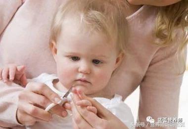 宝宝指甲白斑、凹陷、扁平、分层、脱皮别不在意，有的提示重病！